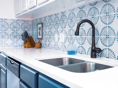 Dual sinks with a garbage disposal and dishwasher.