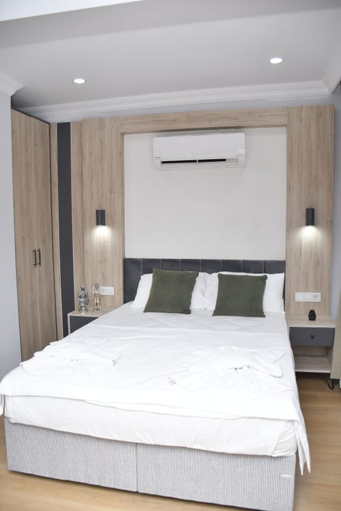 Premium bedding, minibar, in-room safe, laptop workspace