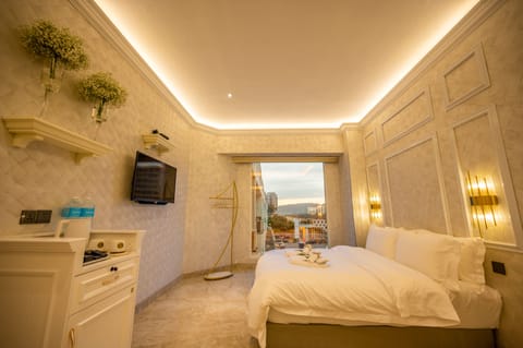 Grand Double Room | Premium bedding, in-room safe, individually furnished, desk