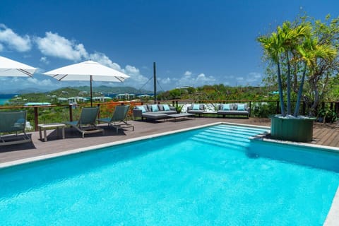 Time to relax in Casa Manzanilla`s large pool (with optional pool heater) with an incredible view!