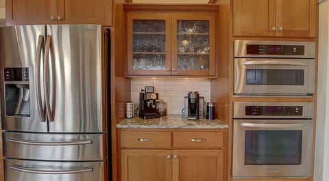 Coffee bar, double oven and spacious refrigerator