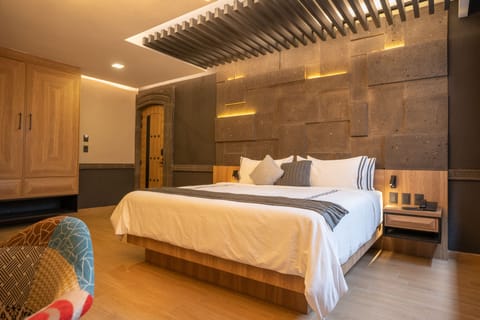 Deluxe Room | Premium bedding, down comforters, in-room safe, desk