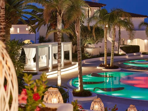 Outdoor pool, pool umbrellas, sun loungers