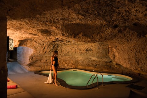 Hot tub, steam room, Turkish bath, body treatments, hydrotherapy