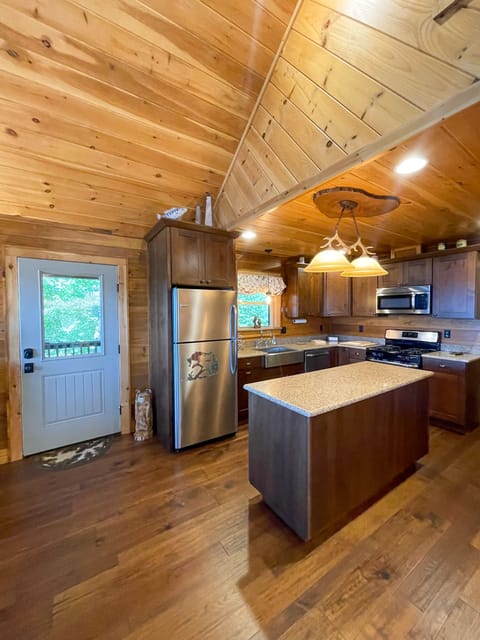 Kitchen - Kitchen with newer appliances.