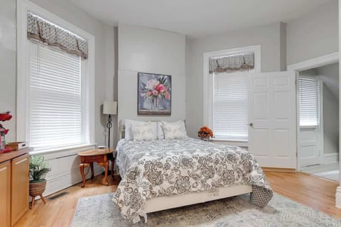 super comfortable queen bed 