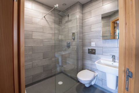 Superior Twin Room, Pitch View | Bathroom | Hair dryer, towels, toilet paper