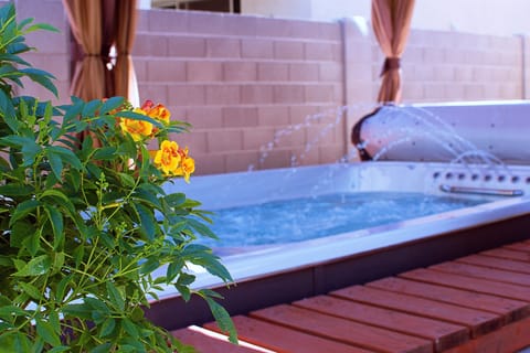 Outdoor spa tub