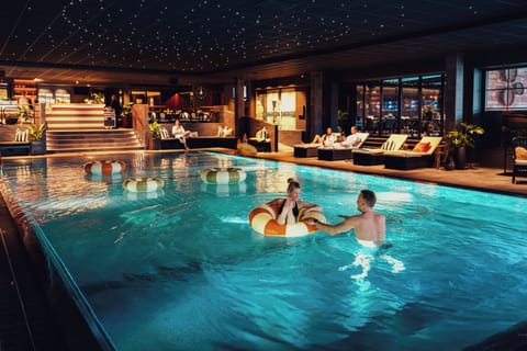 Couples treatment rooms, sauna, hot tub, steam room, body treatments