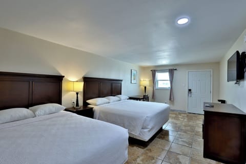 2 King Bed | WiFi (free), bed sheets