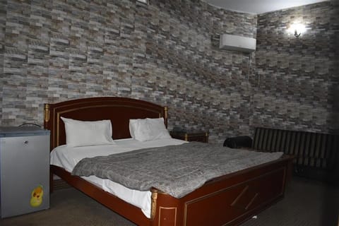 Room | Laptop workspace, WiFi (free)