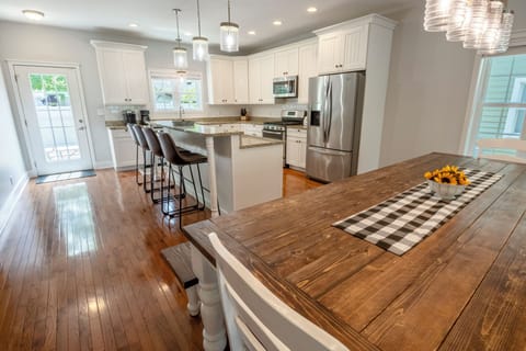 Main House | Main Level | Dining | Kitchen