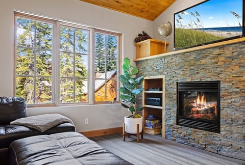 Condo, 3 Bedrooms | Interior