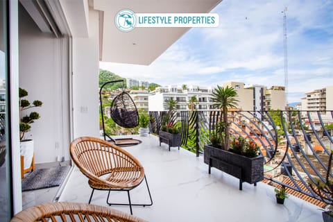 Huge balcony with amazing panoramic view in Old Town
