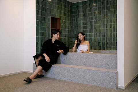 Wave | Private spa tub