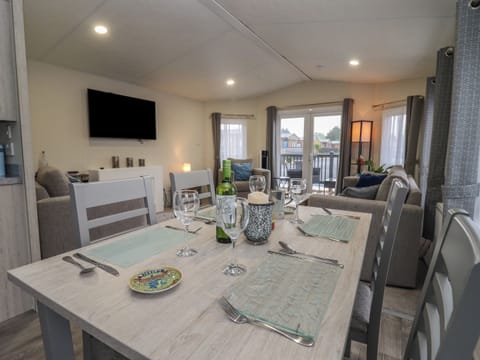 Cottage | Dining