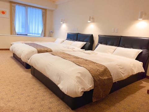 Family Room, Smoking | Desk, iron/ironing board, free WiFi, bed sheets