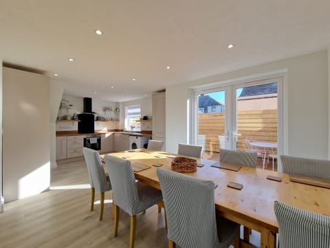 Superior House, Private Bathroom | Dining