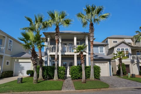 Blu Palm is the perfect house for your beach vacation.