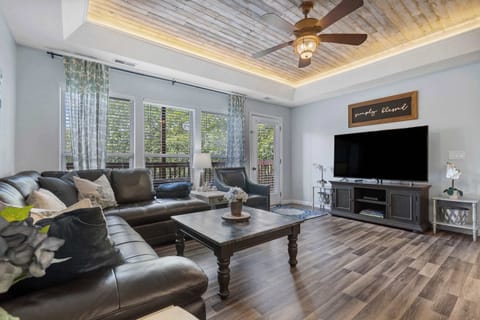 Townhome, Multiple Beds, Balcony, Garden View (Blue Oak Hideaway) | Living area | 42-inch flat-screen TV with digital channels