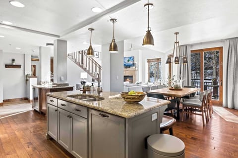 Condo, Multiple Beds, Balcony, Mountain View (Calming Canyons Penthouse) | Dining