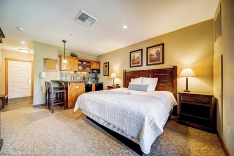 Studio Condo W/King Bed