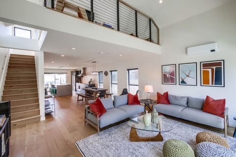 Modern Gem in Crown Point!