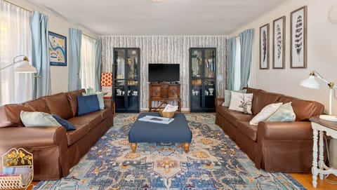 This spacious living room has a seek and explore design with its simplistic touch of nature. There's plenty of room to relax and enjoy. There is a tv where you can snuggle up to enjoy movie night.