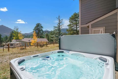 Hot tub with views at A Mountain Life.