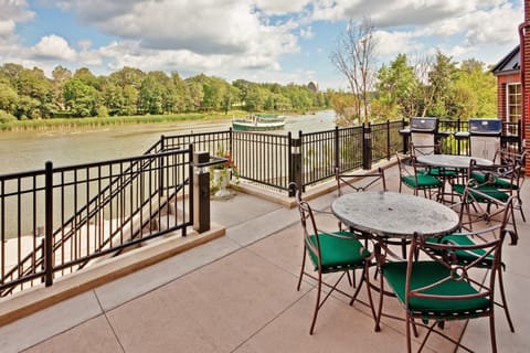 Experience the picturesque atmosphere at this amazing property.