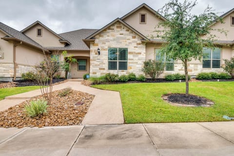 College Station Vacation Rental | 3BR | 2BA | 1,540 Sq Ft | Step-Free Access