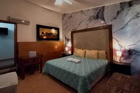 Traditional Suite, 1 King Bed | Iron/ironing board, free WiFi, bed sheets