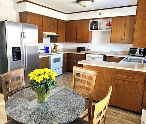 Family Suite, Garden View | Private kitchen | Full-size fridge, microwave