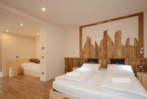 In-room safe, desk, soundproofing, cribs/infant beds