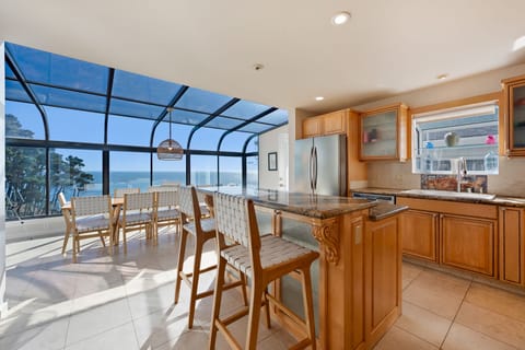 The dining room comfortably seats 10