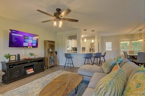 Dining area with seating for six.