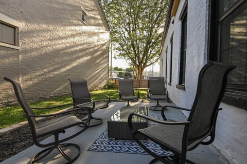 Side yard seating area