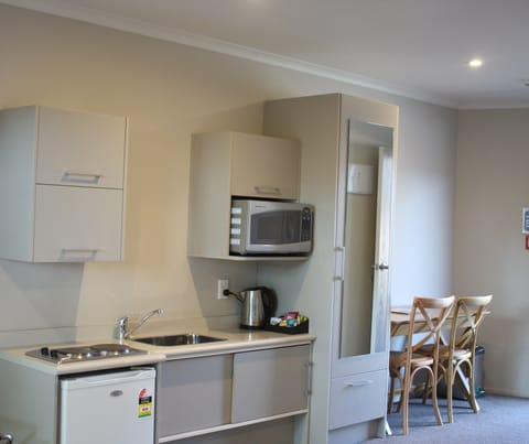 Standard Studio (Accessibility Studio) | Private kitchenette | Microwave, stovetop, toaster, cookware/dishes/utensils