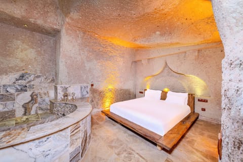Executive Suite, Private Pool | Egyptian cotton sheets, premium bedding, minibar, in-room safe