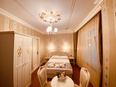 Deluxe Double or Twin Room | Egyptian cotton sheets, premium bedding, memory foam beds, minibar