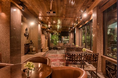 Lobby lounge