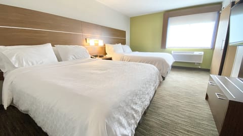 Studio Suite, 1 Bedroom | In-room safe, desk, laptop workspace, blackout drapes