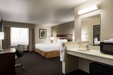 Room, 1 King Bed, Accessible, Non Smoking | Desk, blackout drapes, iron/ironing board, free rollaway beds