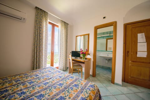 Standard Double Room | Minibar, in-room safe, desk, cribs/infant beds