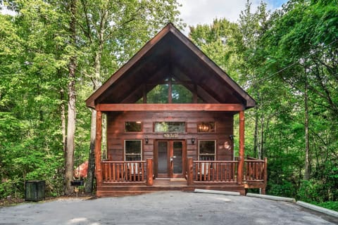 Front entrance to cabin with lounge chairs and ample parking.