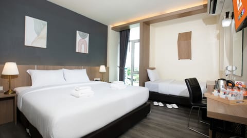 Deluxe Triple Room | Free WiFi, bed sheets