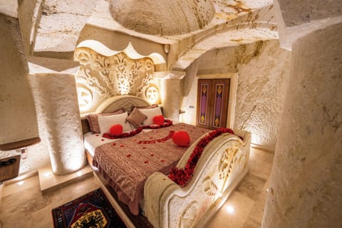 Royal Suite | Premium bedding, minibar, in-room safe, individually decorated
