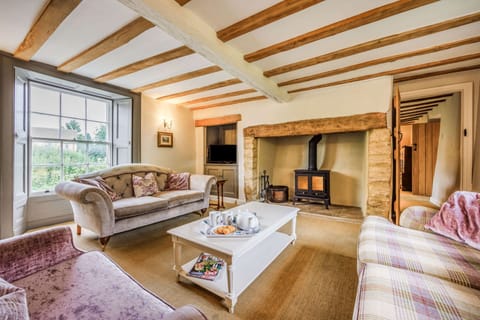The Old Farmhouse Living Room - StayCotswold