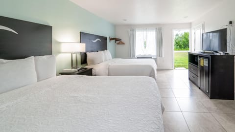 Everglades City Motel - Queen Room, 2 Beds, Back Door image 1