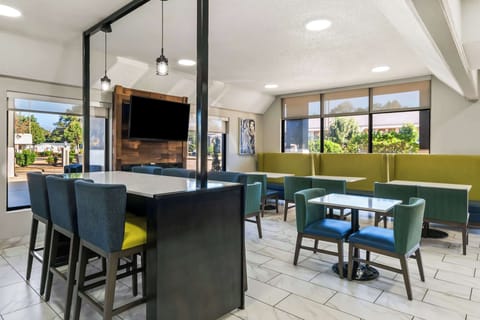 Free continental breakfast